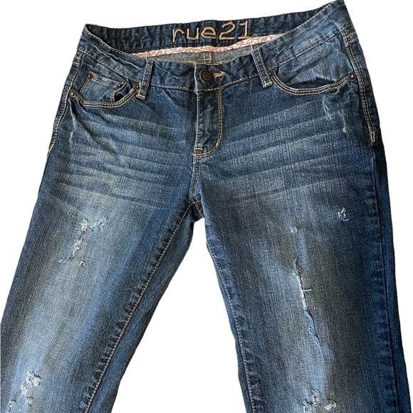 RUE 21 Juniors mid rise ripped jeans. Size 5/6 short. - Picture 3 of 7